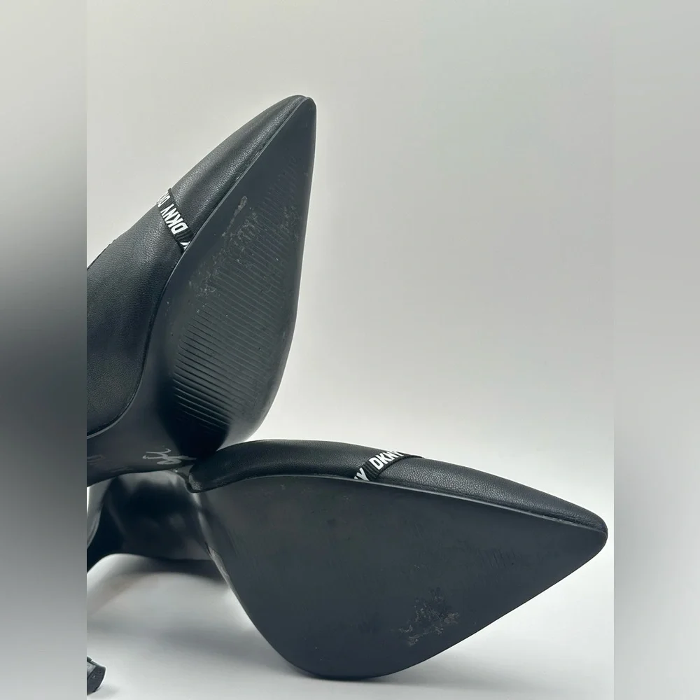 DKNY monogram spell out logo black stiletto 4” heels shoes women’s pumps size 7 - Picture 9 of 10